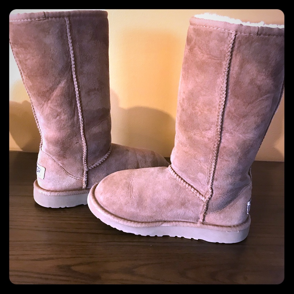 Like New Girls Ugg boots size 2
